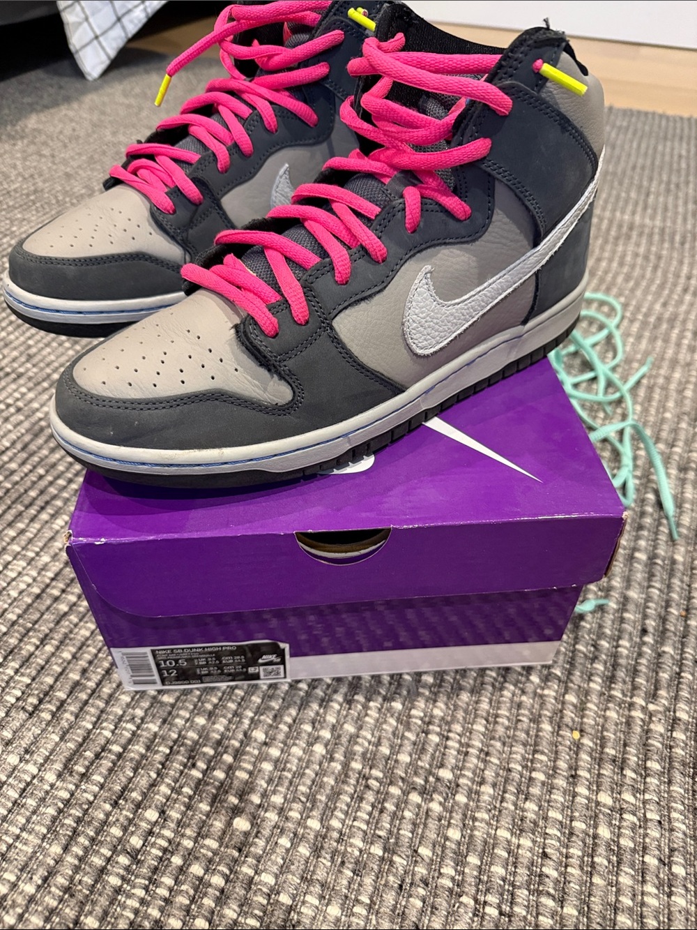 Nike Men’s SB Dunk High —rare and custom 10.5
